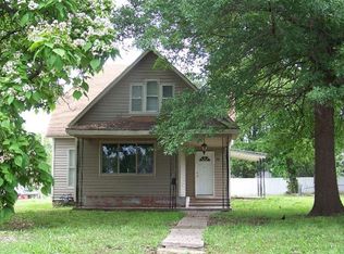 318 N Highland Ave, Chanute, KS 66720