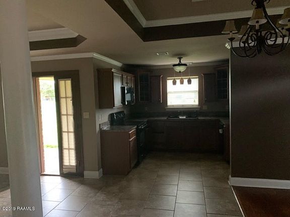 5th image of 102 Helen Cir
