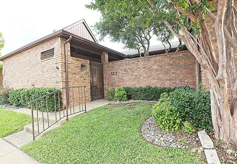 3217 Squireswood Dr — Photo 2