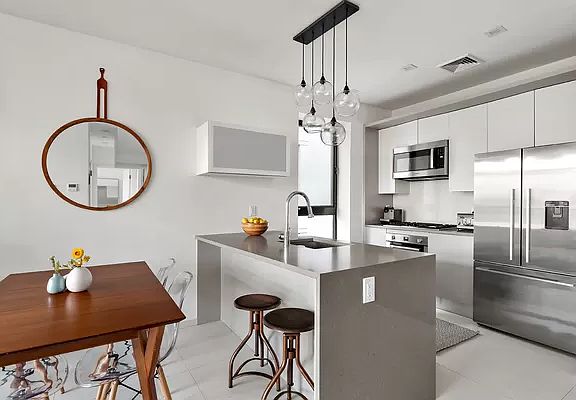 5th image of 29 Lexington Ave APT 4A