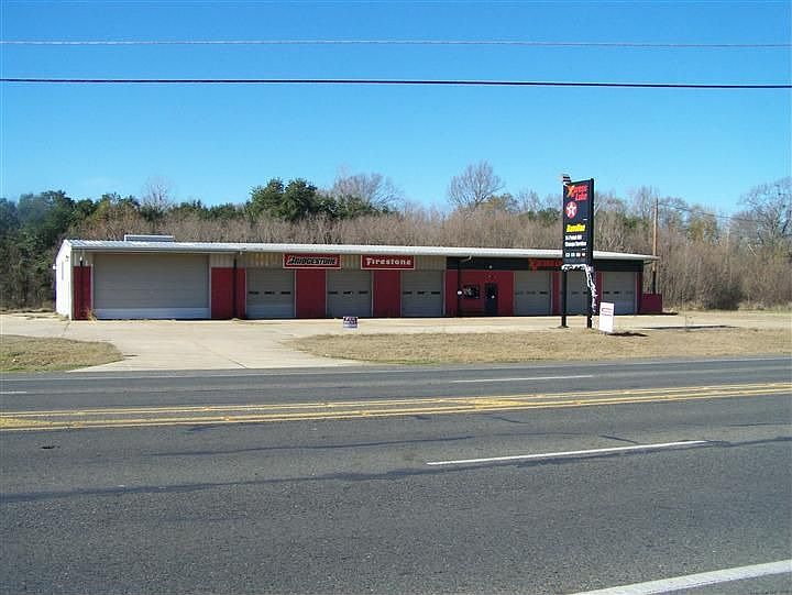 2nd image of 599 Lincoln Rd