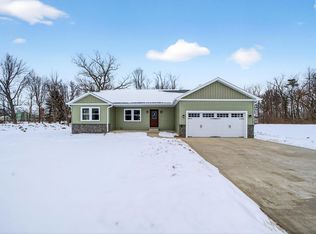 11102 N Dogleg Dr E, Syracuse, IN 46567