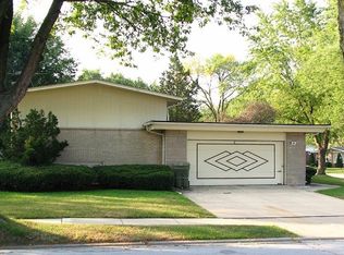 930 W Strieff Ln, Glenwood, IL 60425