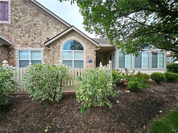 231 Arlington Dr, Aurora, OH 44202