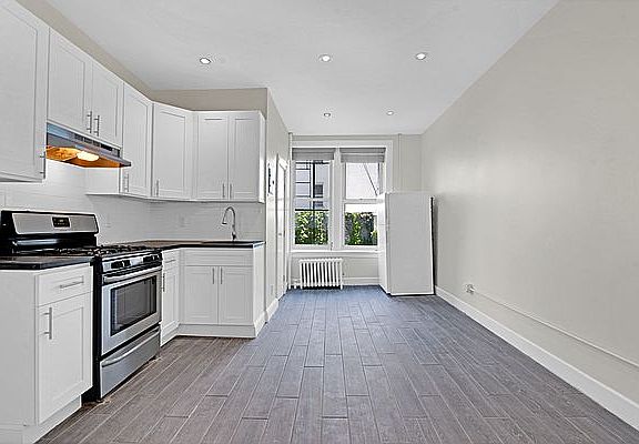 4th image of 401 4th Ave APT 2R
