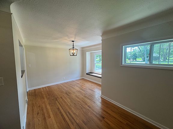 4th image of 5979 Woodside Rd