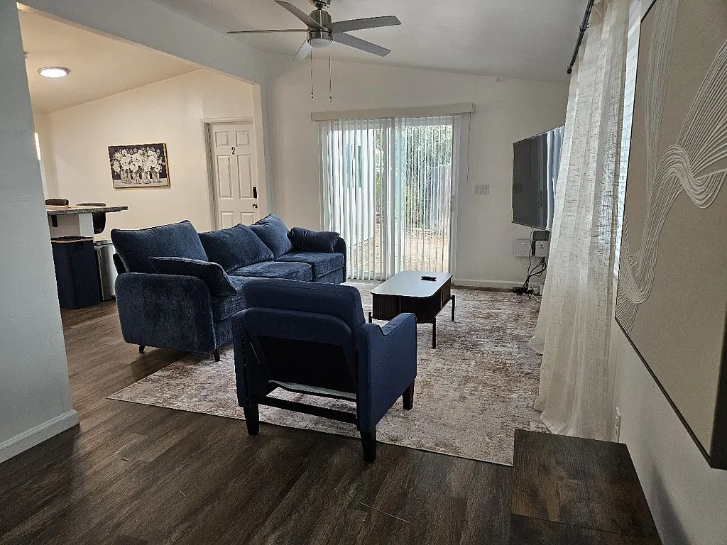 Fully Furnished Room for Rent | Private Smart-Lock Bedroom | Private Bathroom | All Utilities Inc... — Photo 3