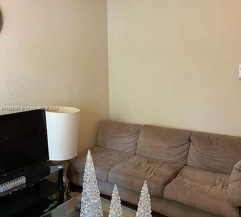 5th image of 630 SW 11th St #630
