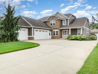 8311 Summer Ridge Dr, Freeland, MI, 48623