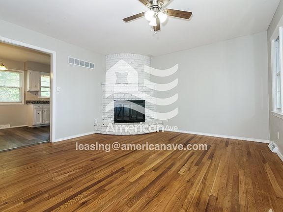 918060_002_living_room_3.jpg