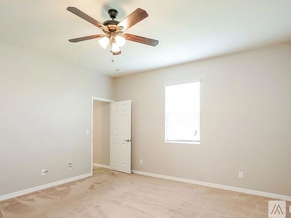 4th image of 423 NE 25th St