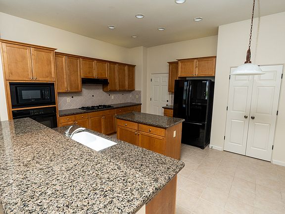 5th image of 8185 Lakeshore Dr