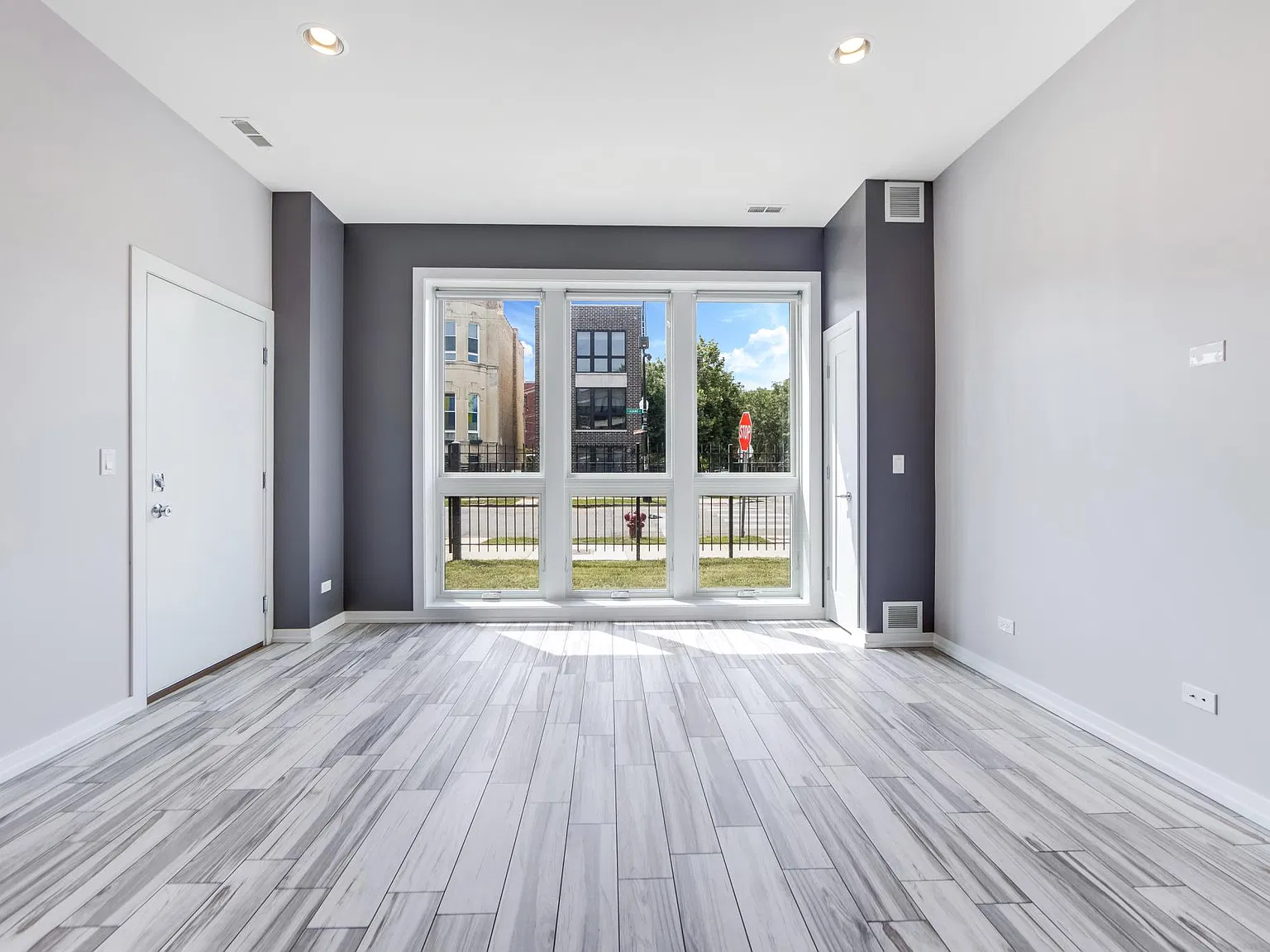 2158 W Adams St — Photo 2