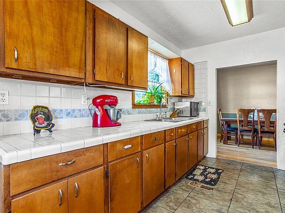 5th image of 700 S 18th St