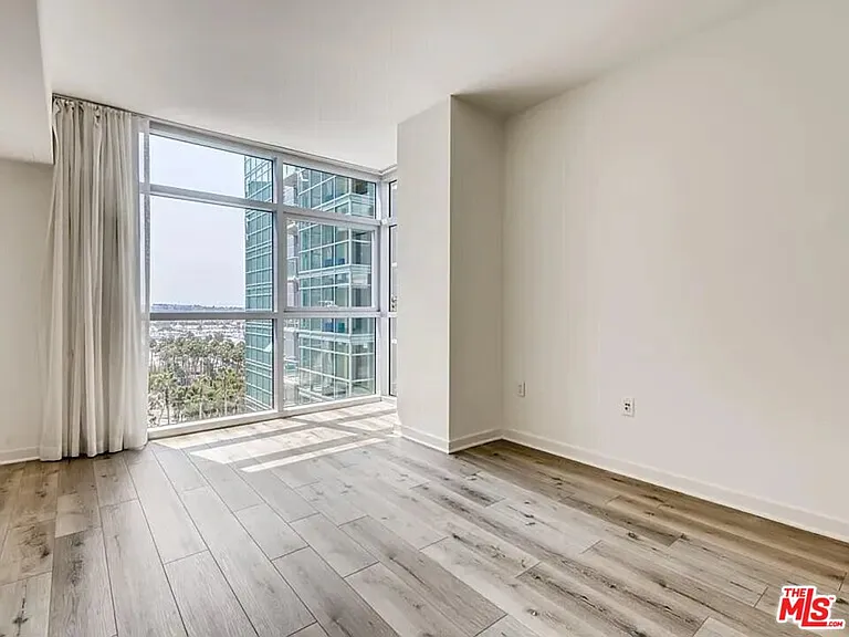 13700 Marina Pointe Dr #1225 — Photo 16
