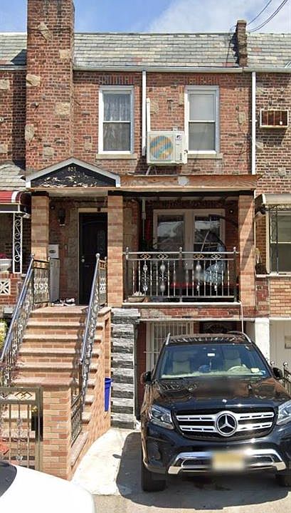 1st image of 807 E 52nd St