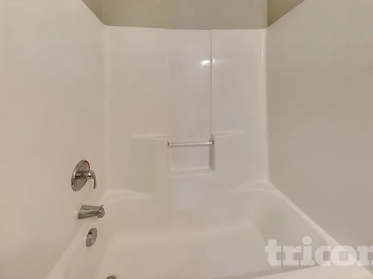 427 Randolph Dr — Photo 9