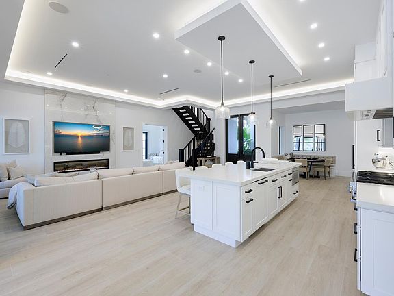 4th image of 564 Anchorage Drive