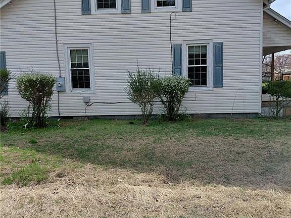 4th image of 18320 Commerce St