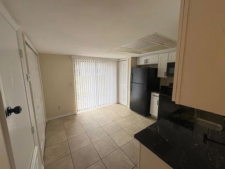 12058 Tift Cir — Photo 7