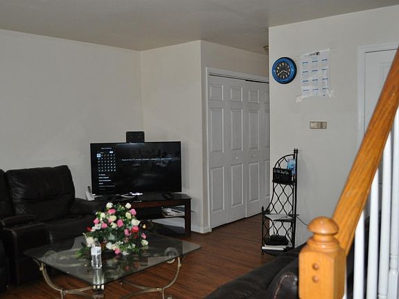 2nd image of 524 Big Bear Ln #526