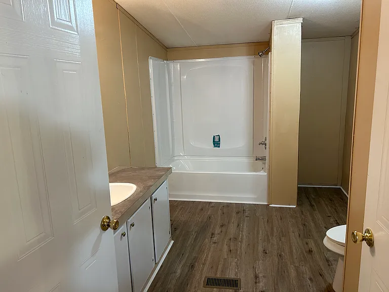 104 Kailyn Ln — Photo 15