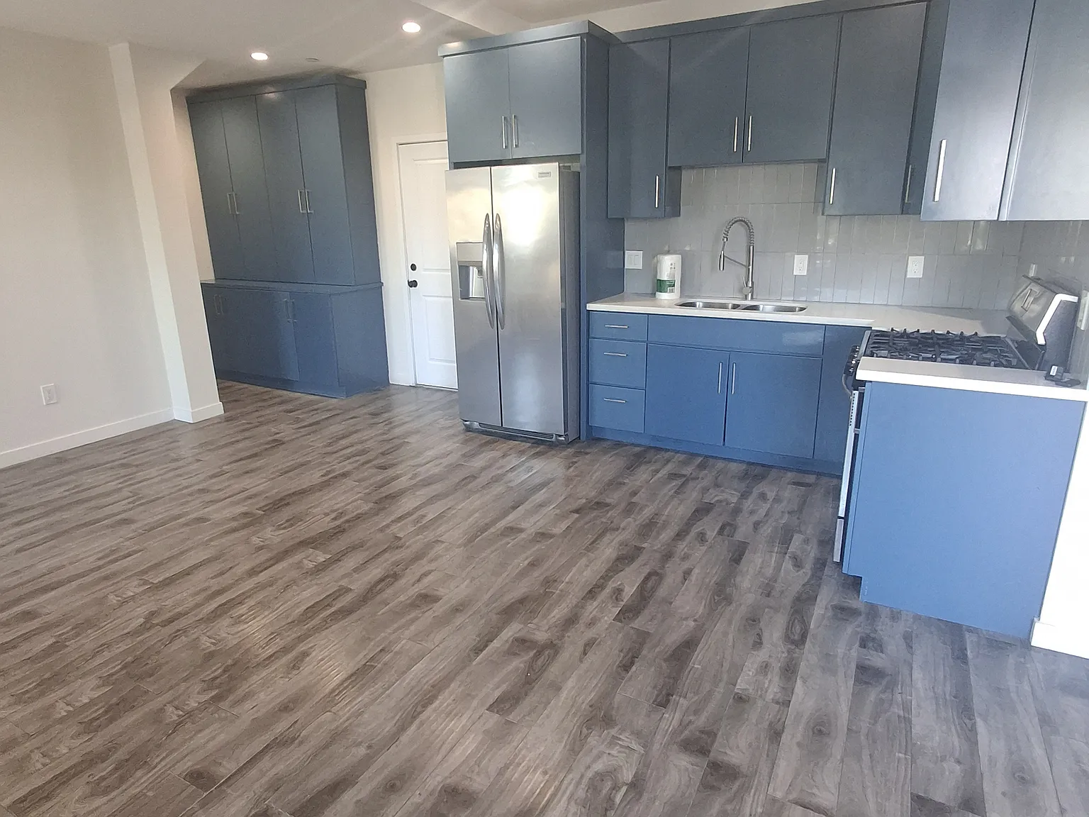 3 bed, 1353 sqft, $3,295 — Photo 1