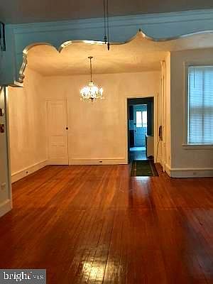4th image of 1915 Dickinson St