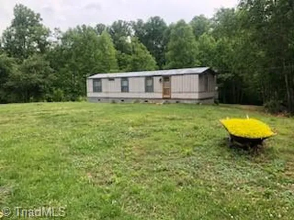 947 Valley End Rd, Ararat, VA 24053