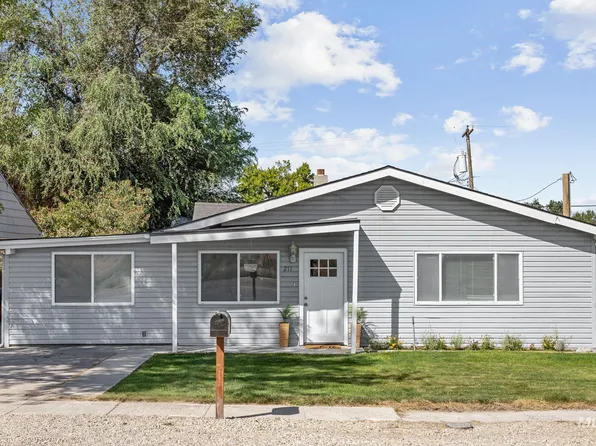 211 Randolph Ave, Melba, ID 83641