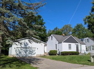 1355 Hillcrest Ave NW, Grand Rapids, MI 49504