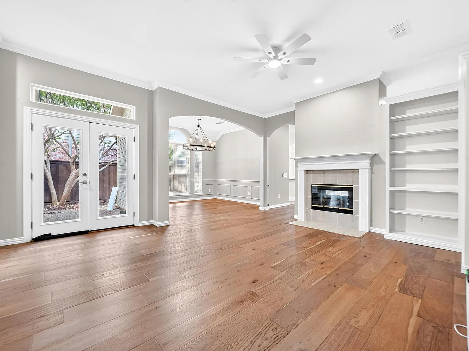 4 bed, 2401 sqft, $3,200 — Photo 4