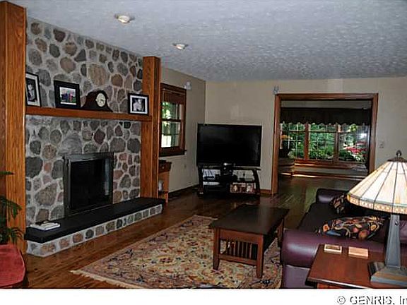 4th image of 76 Valley Brook Dr