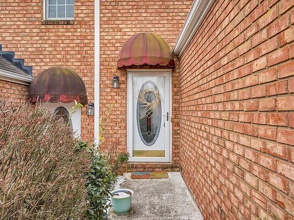 2nd image of 5018 Fairfax Pl