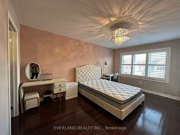 5th image of 46 Victor Herbert Way