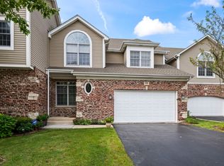 1296 S Falcon Dr, Palatine, IL 60067