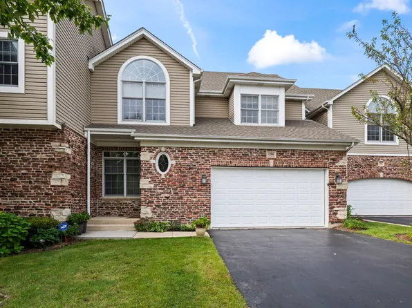 1296 S Falcon Dr, Palatine, IL 60067