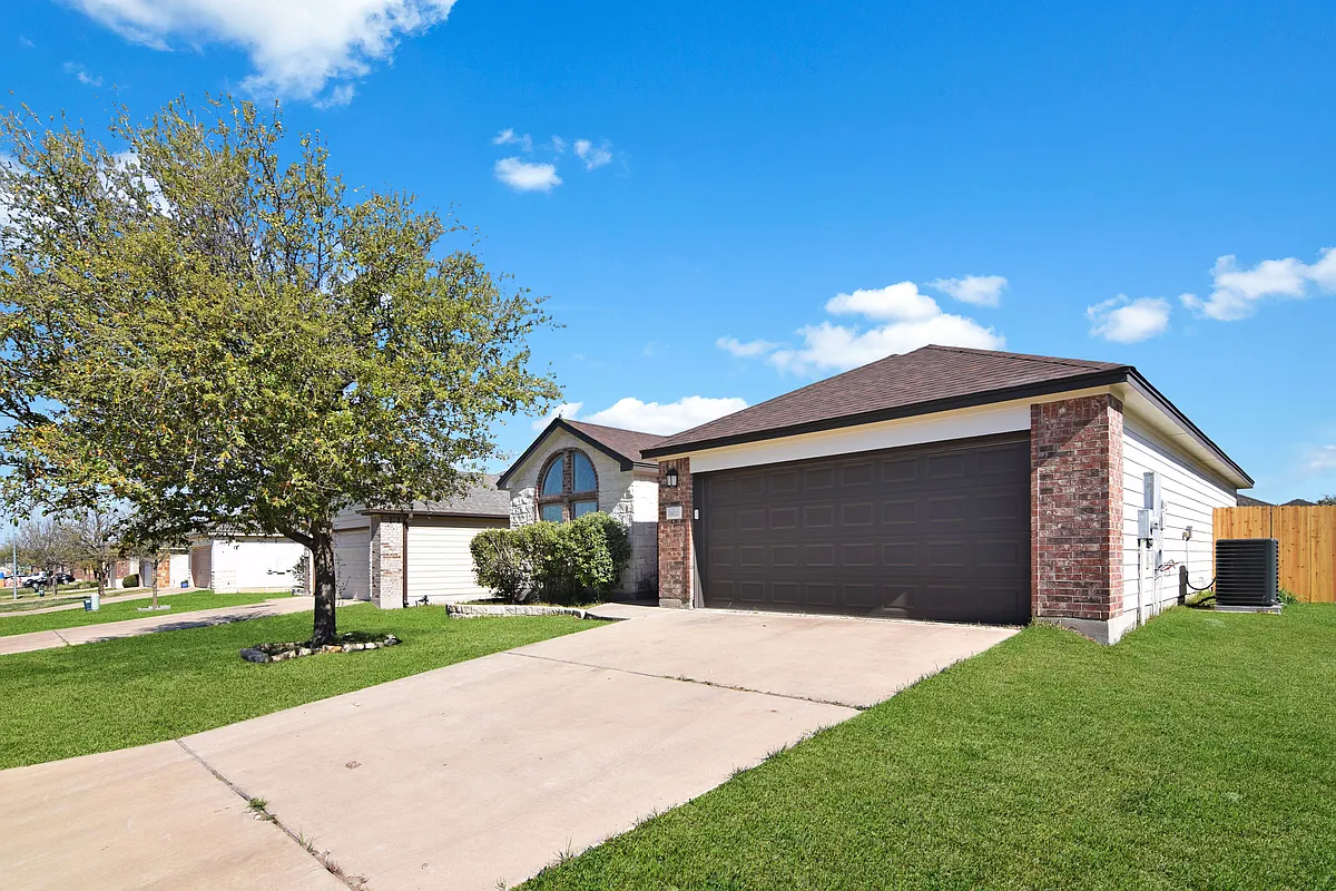 Building Photo - 7920 Bridgepointe Dr