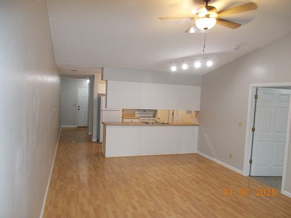 4th image of 4085 Hidden Hollow Dr