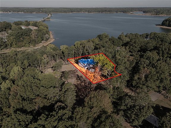 2nd image of 305 Inland Dr