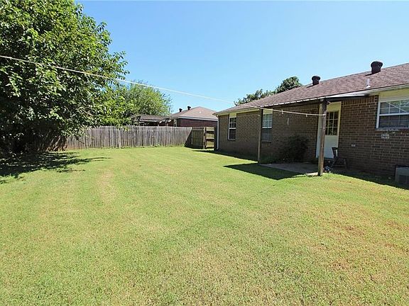 3rd image of 8 Burnett Cir