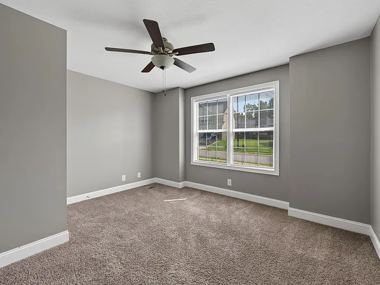 207 Geneva Ln — Photo 26
