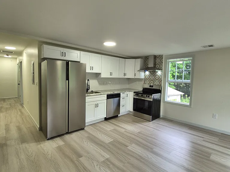 16 Elmwood St #4 — Photo 3