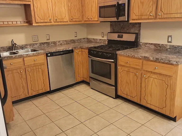 995 King St #C — Photo 12