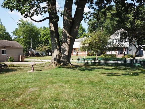 4th image of 420 Adams Ave