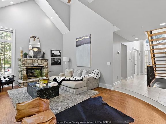 4th image of 559 Gold Coast Dr
