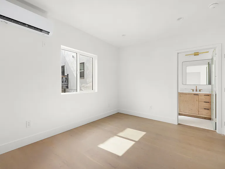 532 3/4 N Spaulding Ave — Photo 4