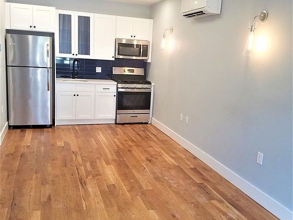 4th image of 244 Howard Ave #201