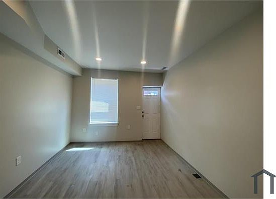 3rd image of 3436 Leverton Ave