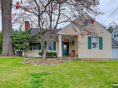 4 Colonial Dr, Midland Park, NJ, 07432